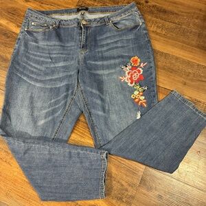 DEJA BLEU Women’s 20 Floral Embroidered Jeans Distressed Blue Denim Plus Size